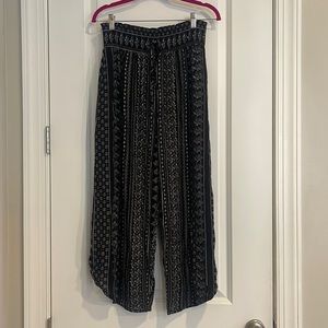 BeBop Wide Leg Elastic Waist tie pants Black and White size L capri length